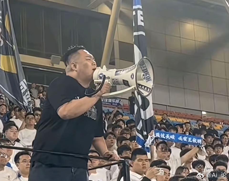 依据, 著名记者李