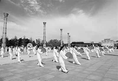 持续推进全, 太极功夫扇, 全民健身日