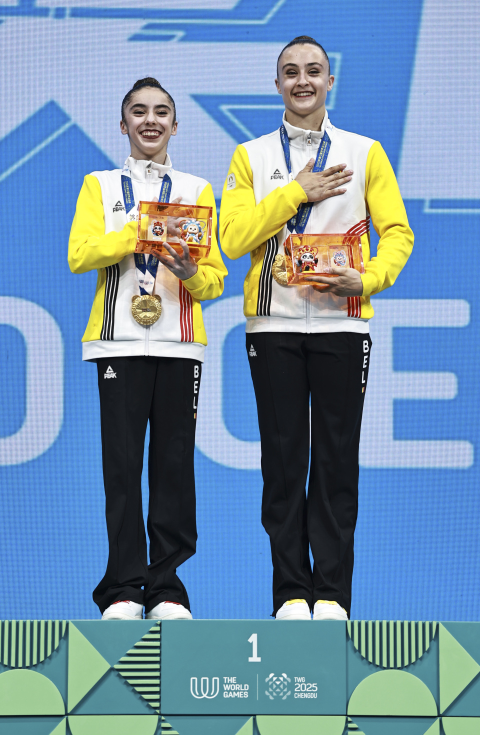 bt, iuPfV, 新华社记者