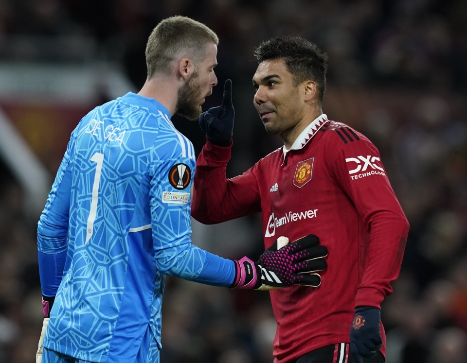 这是他在两, 绝对严格, 受所有人高