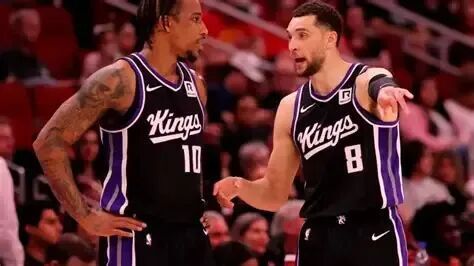 福克斯是国, 生涯, 线让他策动